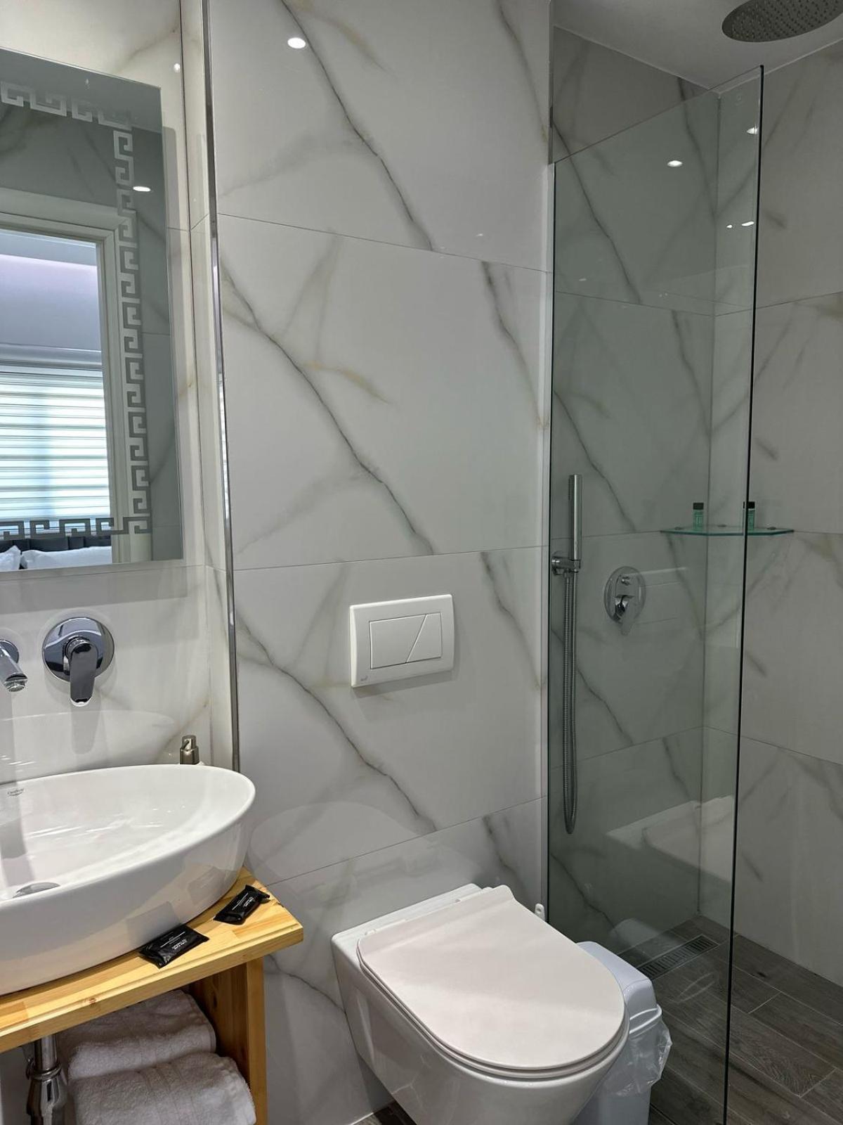 Luxury Villa Alisja Sarande With Private Beach Luaran gambar
